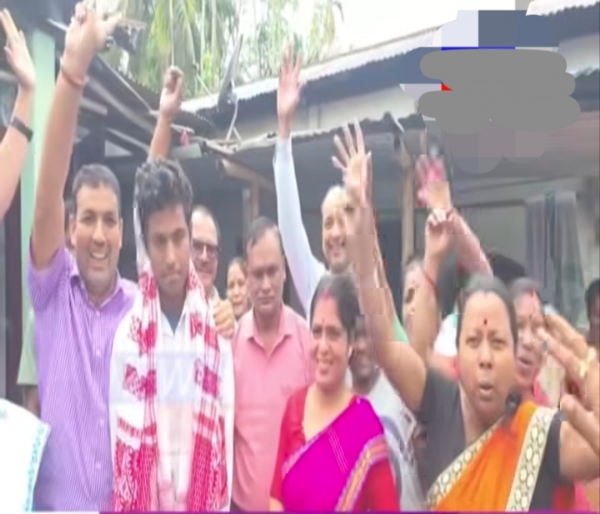 एचएसएलसी परीक्षा में प्रथम स्थान प्राप्त करने वाले छात्र ज्योतिर्मय दास की तस्वीर।