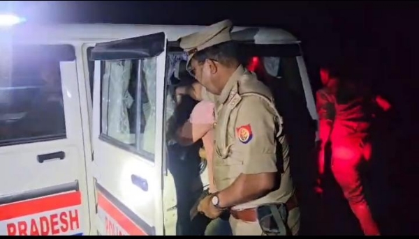 Police encounter with cattle thieves in Gonda, two arrested including one injured, Rs 1.27 lakh cash recovered