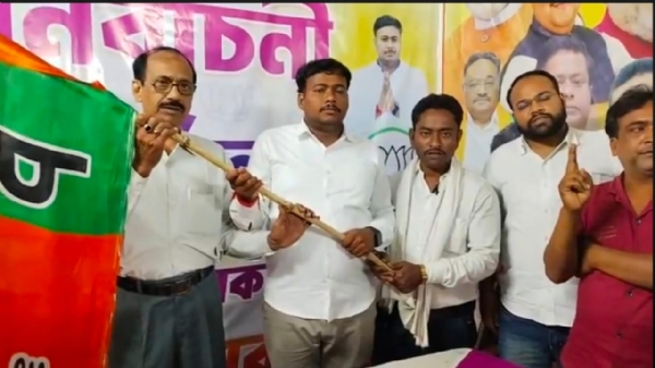 Alok Dhawa holding BJP flag Alok Dhawa holding BJP flag