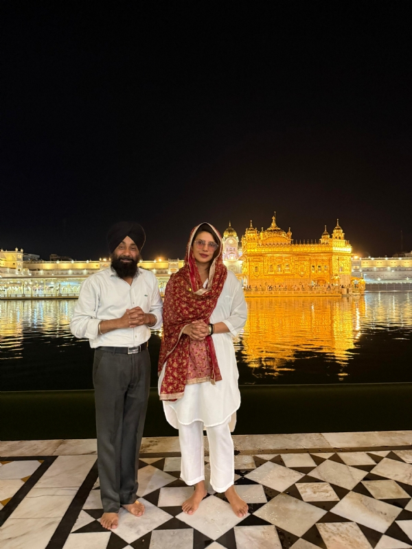 Bollywood actress Priyanka Chopra visited Golden Temple.