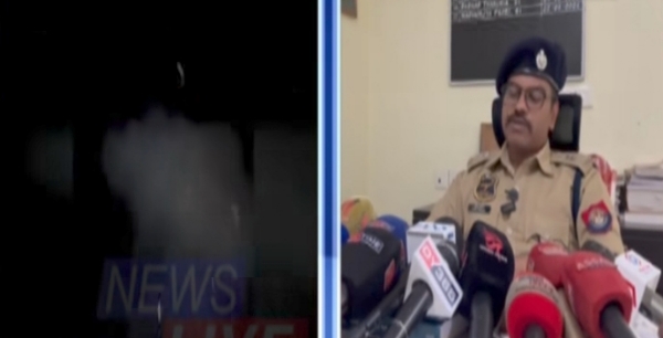 परेश बरुवा के आवास पर कथित गोलीबारी पर स्पष्टीकरण देते असम पुलिस के अधिकारी।