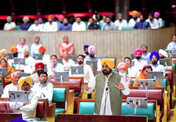 CM Bhagwant Singh Mann addressing the Punjab Assembly during the special session