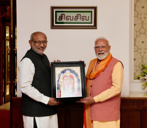 PM Narendra Modi mets Vice President PM Narendra Modi mets Vice President