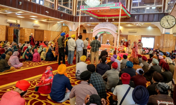 Baisakhi Celebrated Across Kashmir, Sikh Devotees Offer Prayers At Gurdwaras