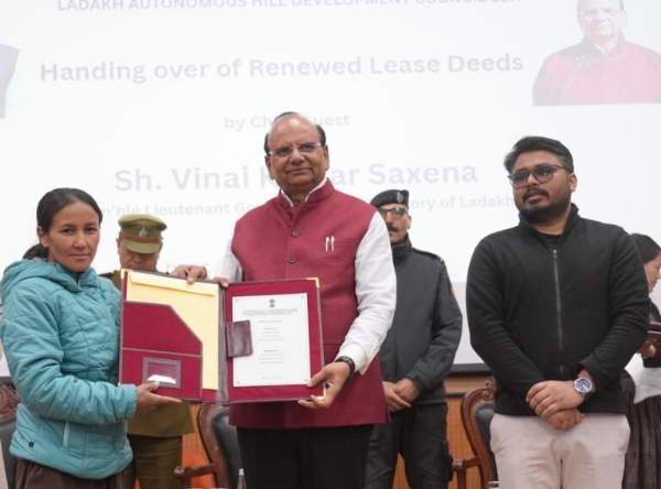 LG Vinai Kumar Saxena Hands Over Renewed Lease Deeds To 79 Housing Colony Residents