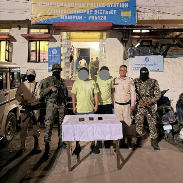 चुराचांदपुर में सुरक्षा बलों पर फायरिंग मामले में गिरफ्तार दो आरोपितों की तस्वीर।