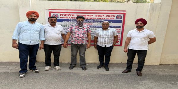Vigilance Bureau nabs Principal red handed accepting bribe