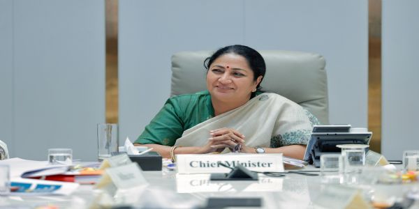 Delhi CM Gupta Announces High-Tech Labs in Four ITIs