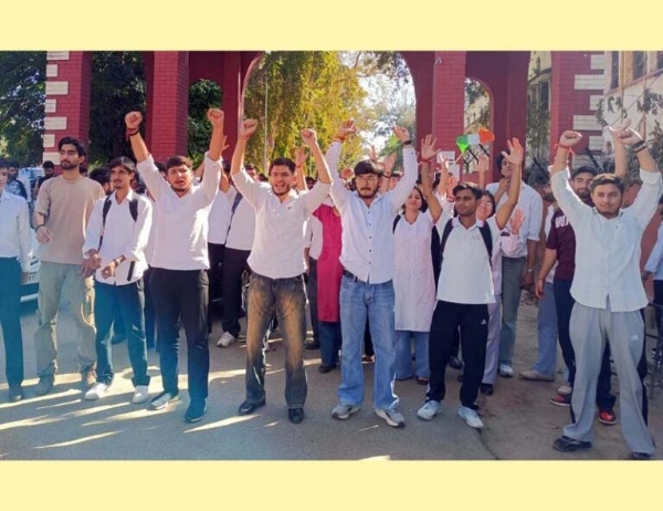 ABVP protests against Cluster University over exam date sheet