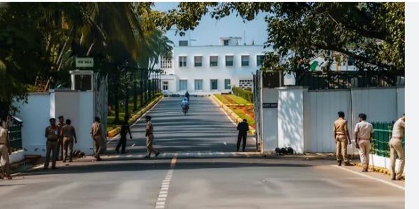 Probe Ordered After IRS Officers Allegedly Evicted from Lok Bhavan During Courtesy Visit