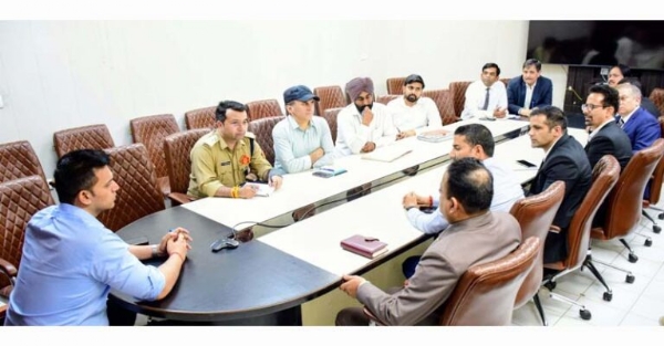 DC Jammu reviews availability of commercial LPG