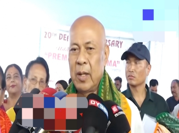 मीडिया से बातचीत करते हुए बीटीसी के प्रमुख हग्रामा महिलारी।