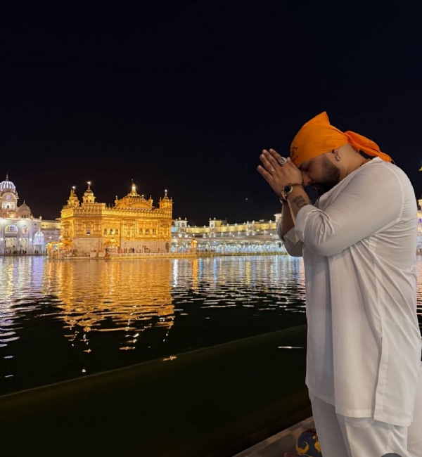 ਸ਼੍ਰੀ ਦਰਬਾਰ ਸਾਹਿਬ ਦੀ ਪਰਿਕਰਮਾਂ ’ ਗਾਇਕ ਬੀ ਪਰਾਕ।