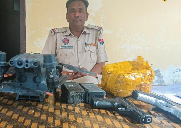 Recovery 2.29 kg of heroin and two modern Glock pistols