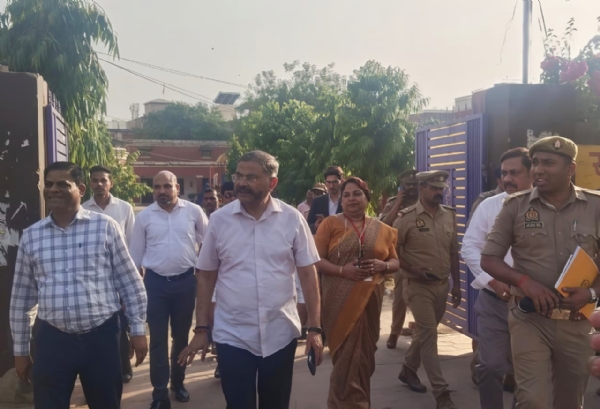 Commission Chairman Dr. Prashant Kumar personally reviewed the process at three centers