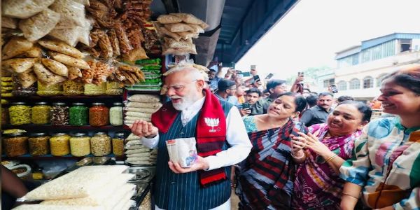 PM Modi Breaks Protocol for Heartwarming Jhalamuri Moment in Bengal's Jhargram
