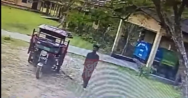 सीसीटीवी कैमरे में कैद चोरी की वारदात।