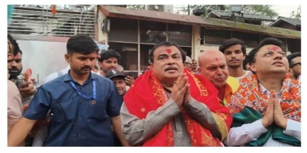 Gadkari Seeks Blessings at Maa Kamakhya Temple During Assam Visit