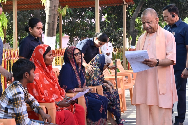 Yogi Adityanath met with people and listened to their problems during the Janta Darshan