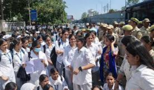 Students Protest Outside GCW Gandhi Nagar Over Death Of Student, Allege Negligence