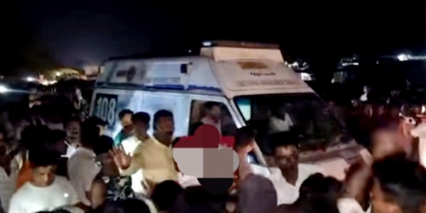 नगांव में हुई सड़क दुर्घटना  की तस्वीर, जिसमें साईकिल सवार की मौत हो गई।