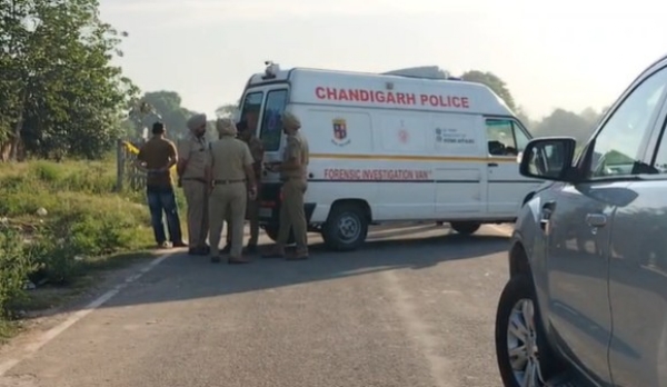 मौके पर जांच करती पुलिस टीम