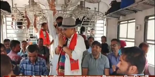 BJP candidate Bhaskar Bhattacharya campaigns inside local train in Serampore