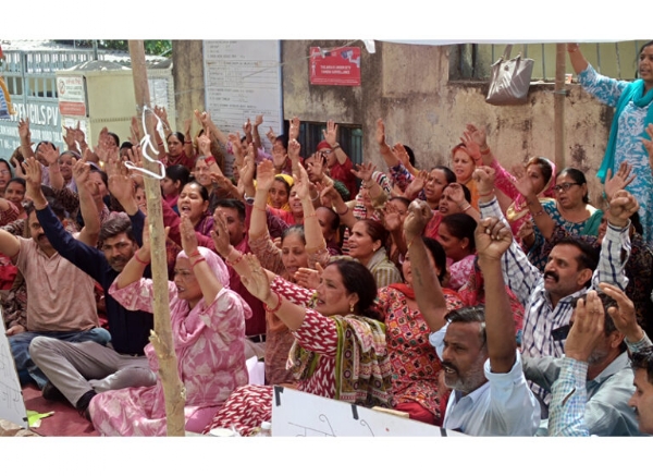 Pencil workers’ protest dharna enters 10th day