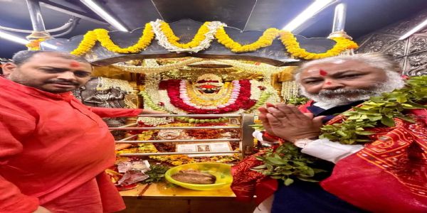 Transport minister pays obeisance at Maa Vindhyavasini Dham
