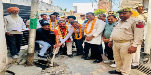 Vikram Randhawa launches drainage upgradation work