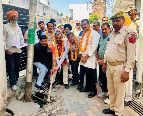 Vikram Randhawa launches drainage upgradation work