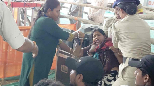 Woman Attempts to climb stage in Hooghly