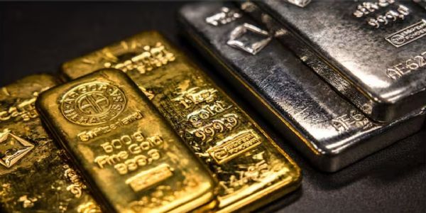Gold Prices Edge Slightly Lower, Silver Shows Minor Gains; Bullion Eases Rs 1,740 per 10 Grams in a Week