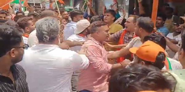 Violence erupts during BJP roadshow in Howrah, TMC–BJP workers clash; tense situation prevails