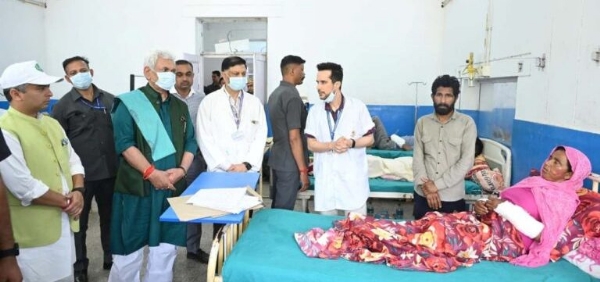 Udhampur Road Accident: LG Manoj Sinha Meets Injured At GMC Udhampur