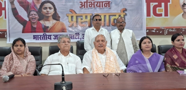 Surya Pratap Shahi launched a scathing attack on the Congress and Samajwadi Party at a press conference