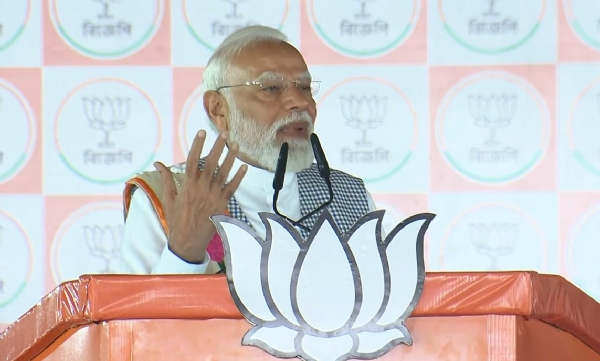 Prime Minister Narendra Modi addressing an election rally in Barrackpore.