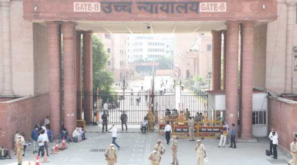 Lucknow bench Justice Manish Mathur heard petition challenging  citizenship of Rahul Gandhi