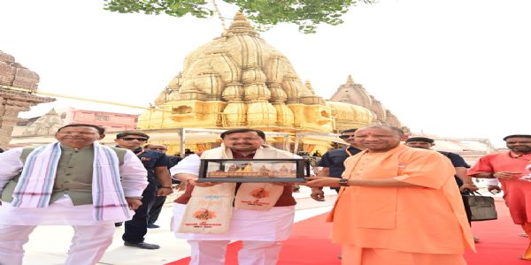 BJP Prez performs ritualistic abhishekam of Kashi Vishwanath Baba
