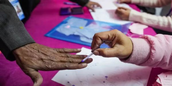 चुनाव 26 : अंतिम चरण में 11 बजे तक 61.11 प्रतिशत मतदान