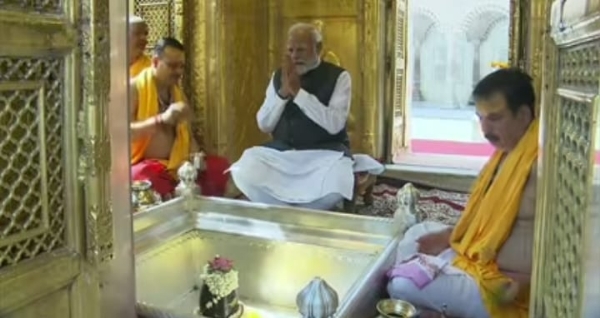 PM Modi Performs Darshan at Kashi Vishwanath