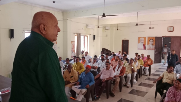 Addressing the meeting, Chief Guest Surya Pratap Shahi, Agriculture Minister of the Uttar Pradesh Government