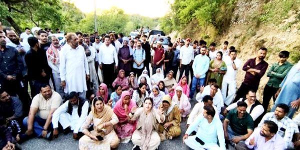 MLA Devyani Rana leads road blockade against acute water crisis