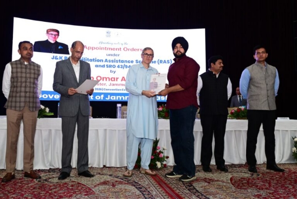 CM Omar Abdullah Hands Over Jobs To 124 Candidates Under SRO-43
