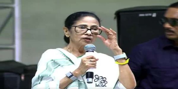 Mamata Banerjee pays tribute to Suchitra Sen on her birth anniversary