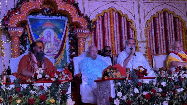 Dr. Mohan Bhagwat inaugurated the 452nd birth anniversary celebrations of Sant Maluk Dasji Maharaj