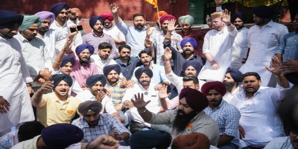 Over 500 SOI Activists Detained While Marching to CM Punjab Residence