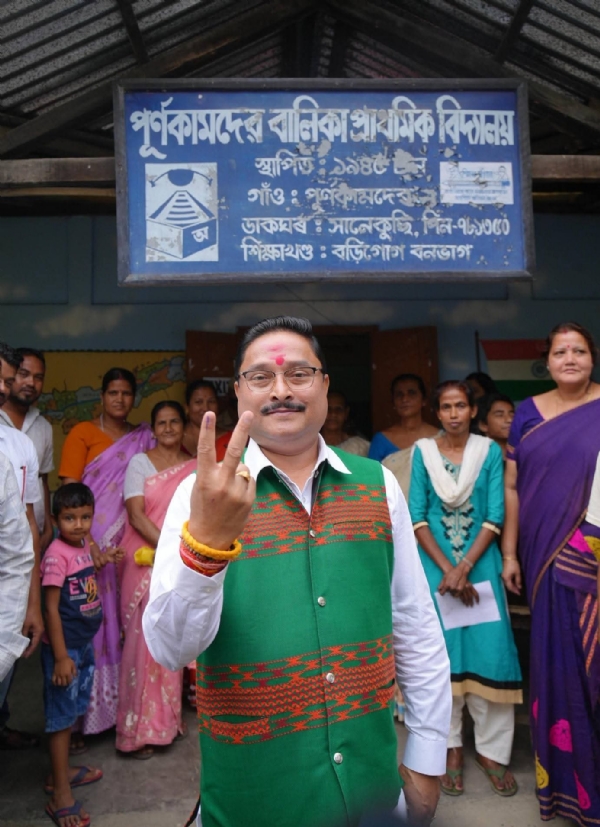 Assam BJP President Dilip Saikia Casting his Vote.