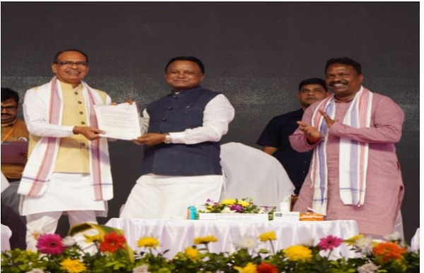 Union Minister Shivraj Singh Chouhan and CM Majhi in a programme at Raygada