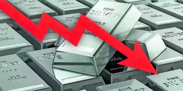 Spot Silver Slips in Bullion Markets, Falls Below ₹2.5 Lakh in Delhi